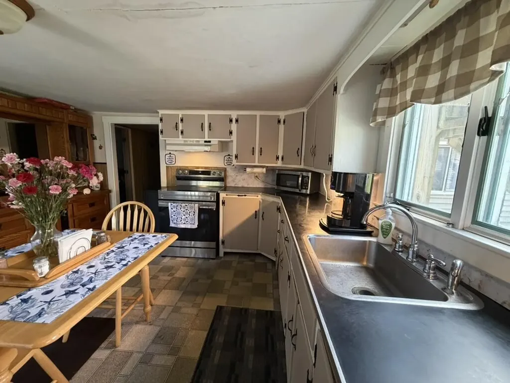 5 Gray Road Bremen ME 04551