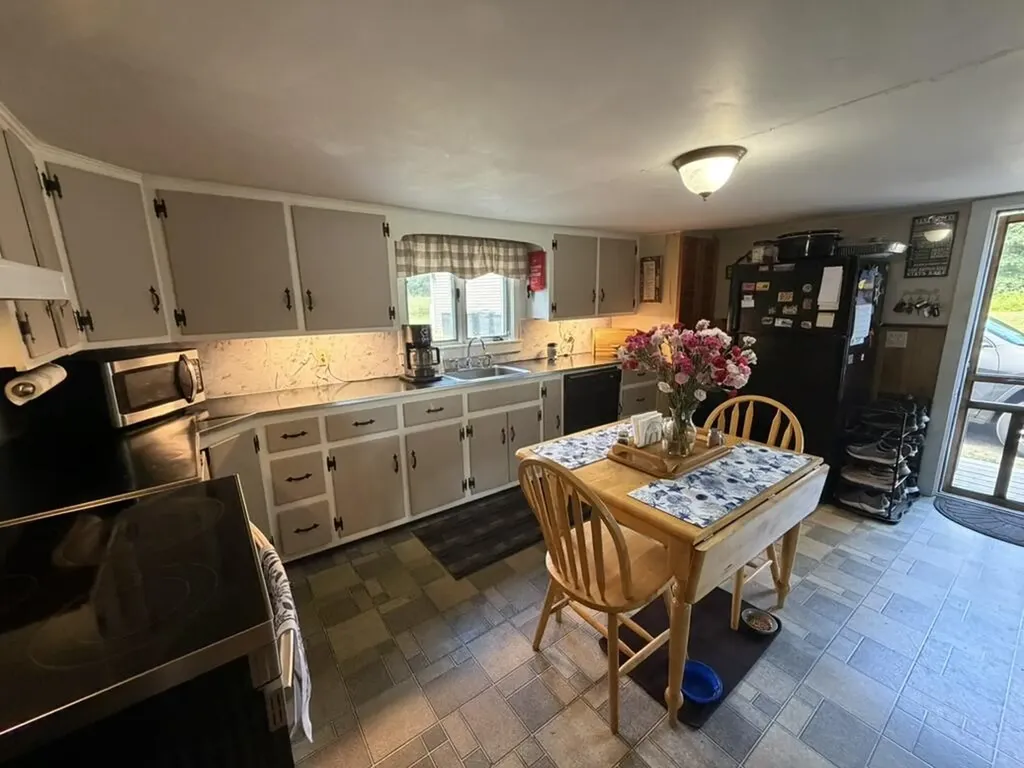 5 Gray Road Bremen ME 04551