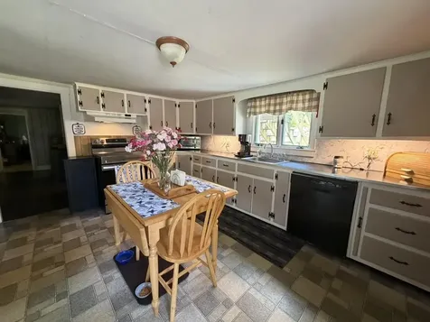 5 Gray Road Bremen ME 04551