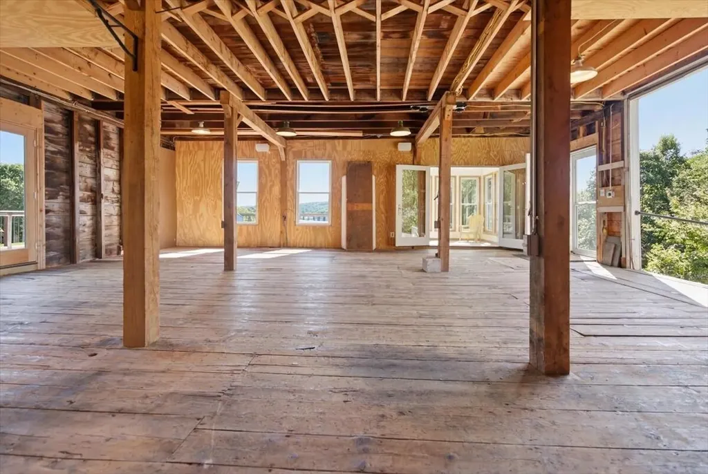229 Route 133 Winthrop ME 04364