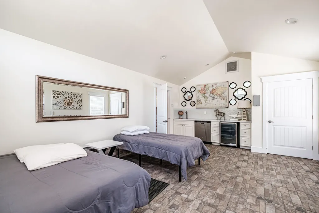 18 Island Lane Edgecomb ME 04556