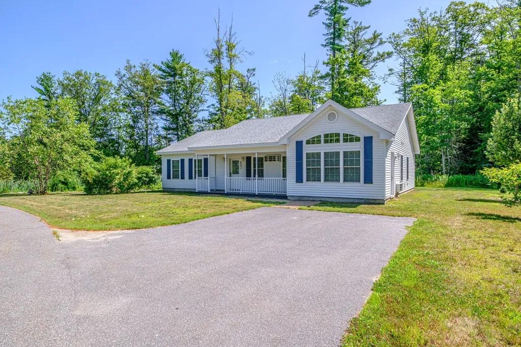 18 Island Lane Edgecomb ME 04556