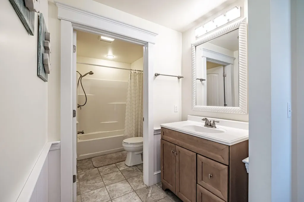 18 Island Lane Edgecomb ME 04556