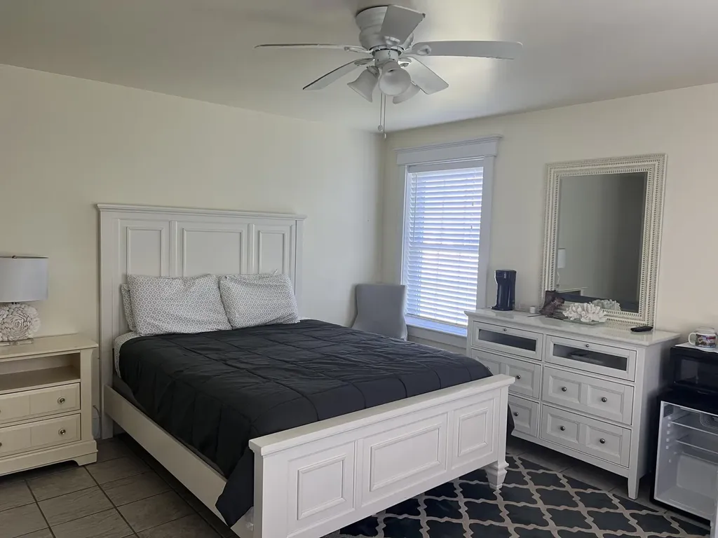 18 Island Lane Edgecomb ME 04556