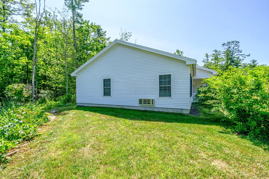 18 Island Lane Edgecomb ME 04556