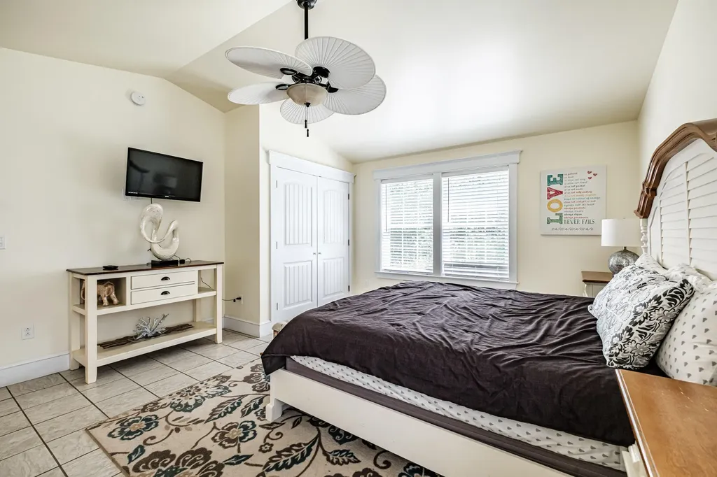 18 Island Lane Edgecomb ME 04556