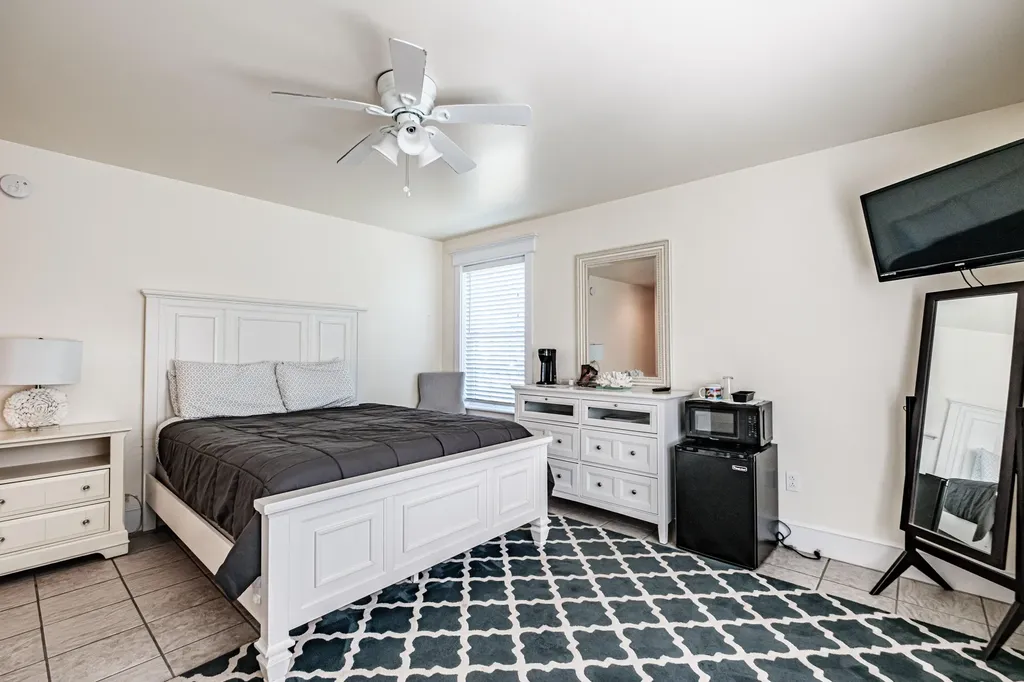 18 Island Lane Edgecomb ME 04556