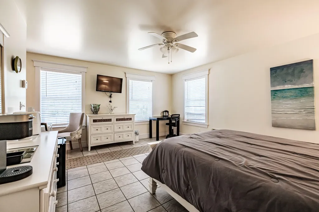 18 Island Lane Edgecomb ME 04556