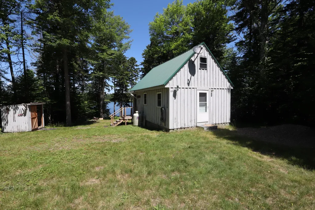 129 Bucknell Road T2 R13 Wels ME 04441