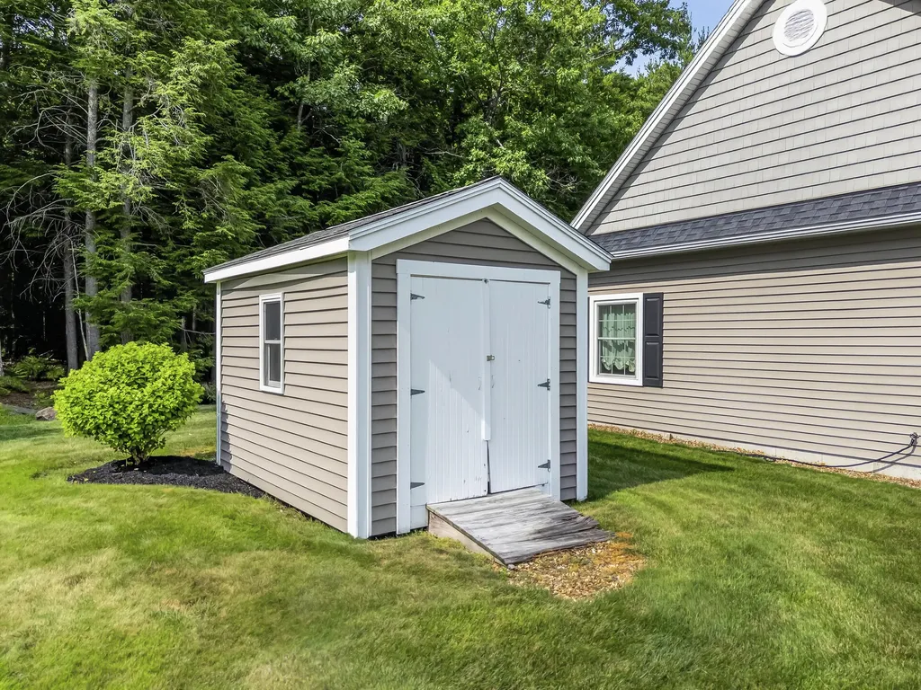 60 Berkshire Way Westbrook ME 04092