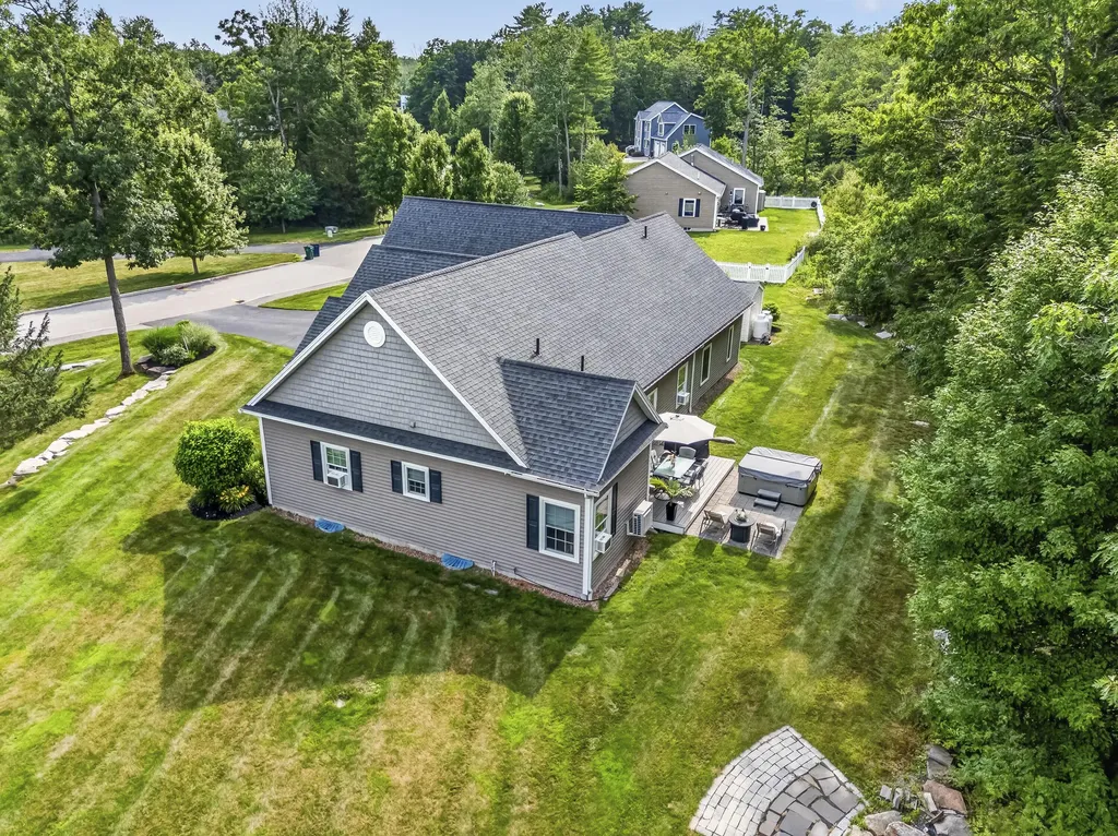 60 Berkshire Way Westbrook ME 04092
