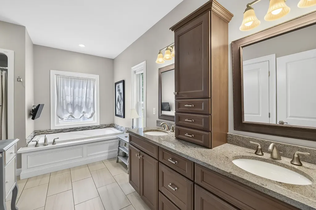 60 Berkshire Way Westbrook ME 04092