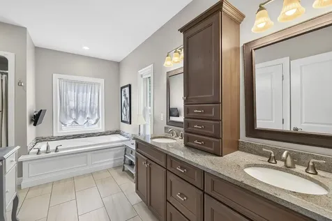 60 Berkshire Way Westbrook ME 04092