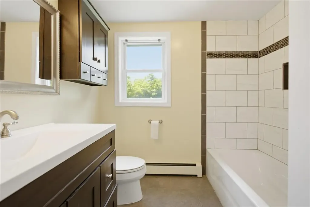 1121 River Avenue Gardiner ME 04345