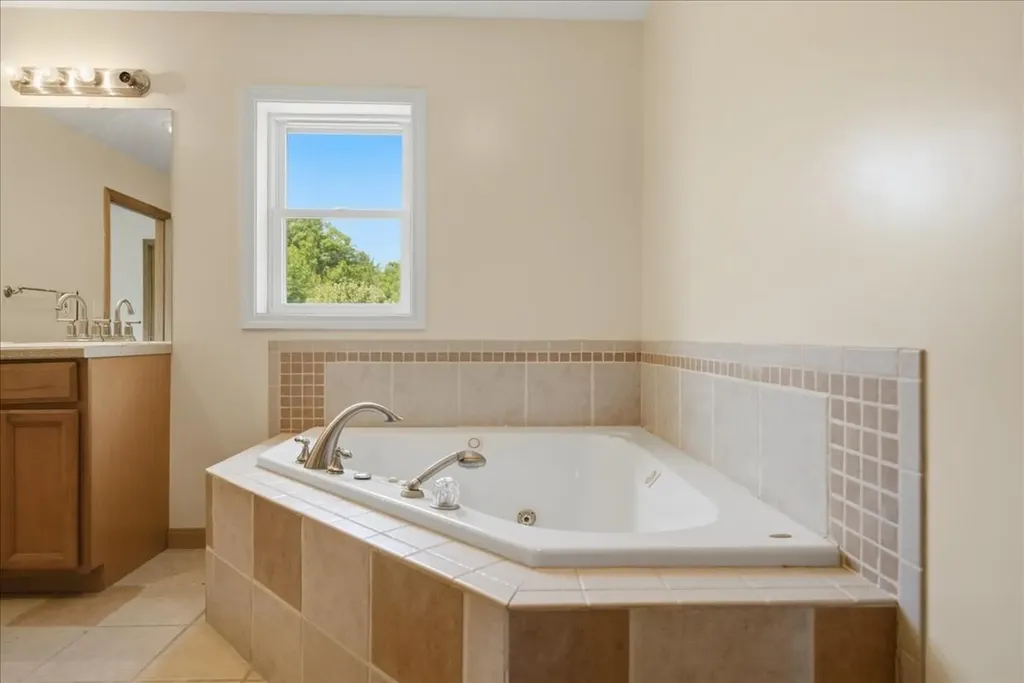 1121 River Avenue Gardiner ME 04345