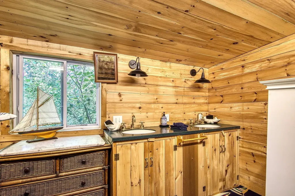 193 S Wharf Road Brooksville ME 04617