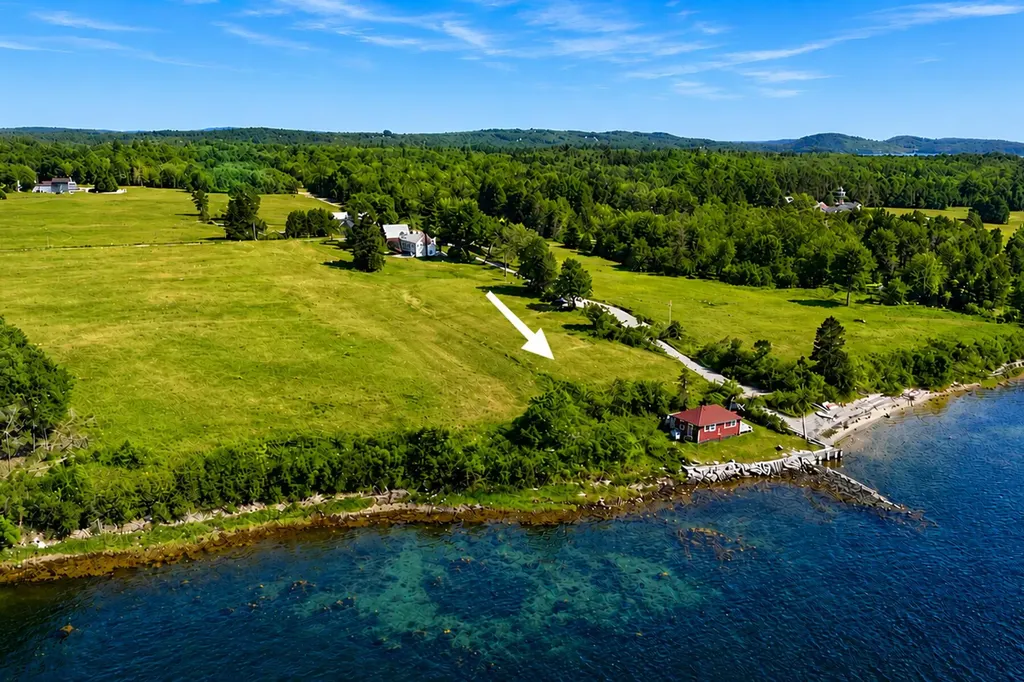 193 S Wharf Road Brooksville ME 04617