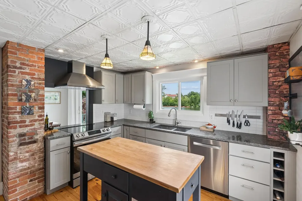 16 Brown Street Westbrook ME 04092