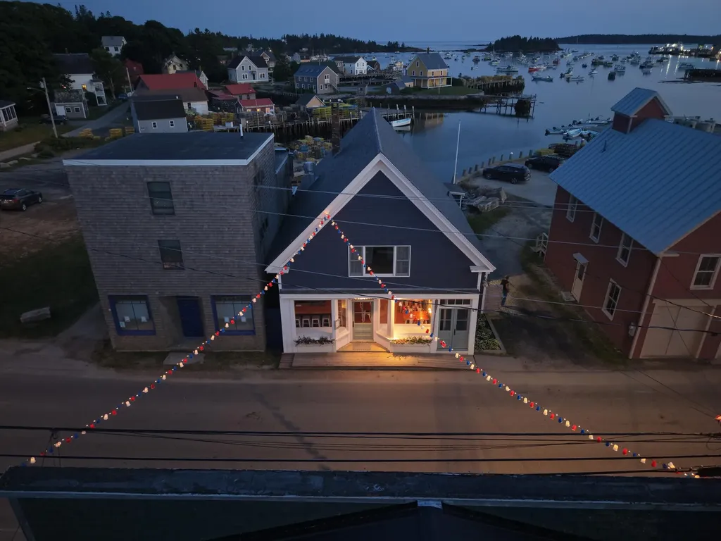 49 Main Vinalhaven ME 04863