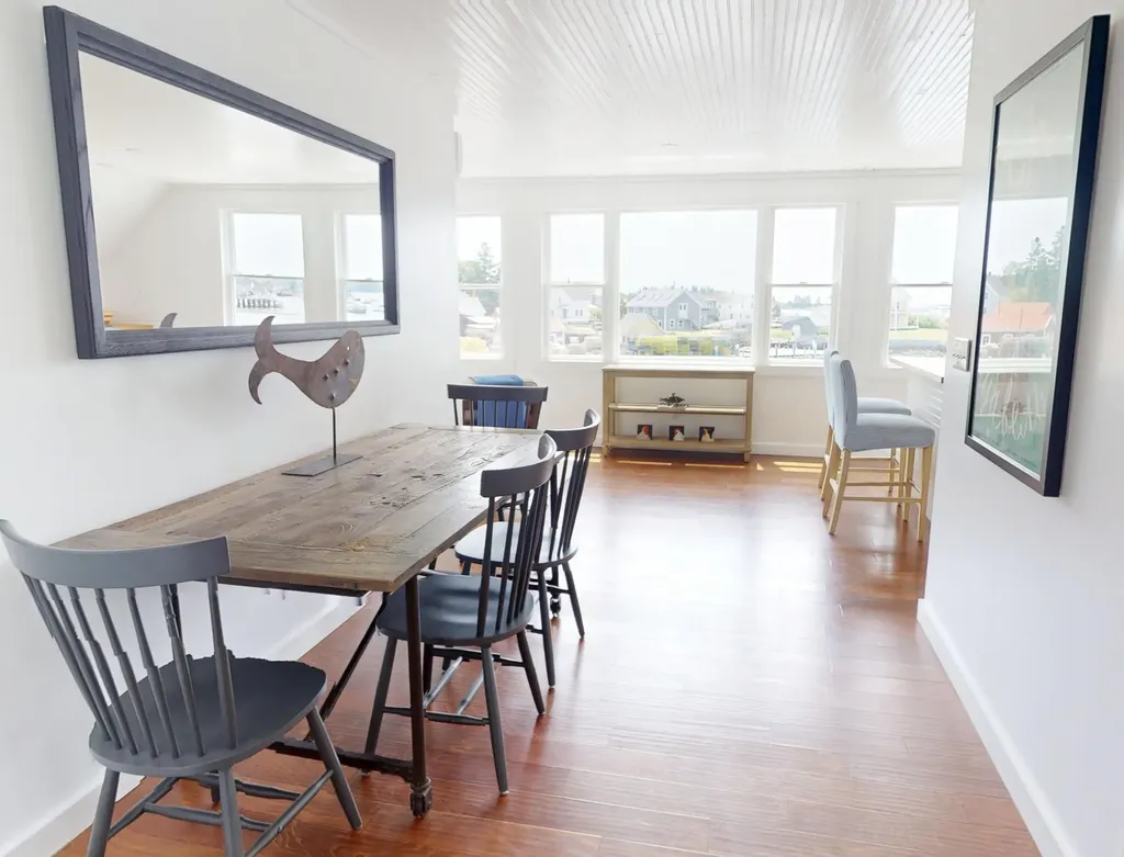 49 Main Vinalhaven ME 04863