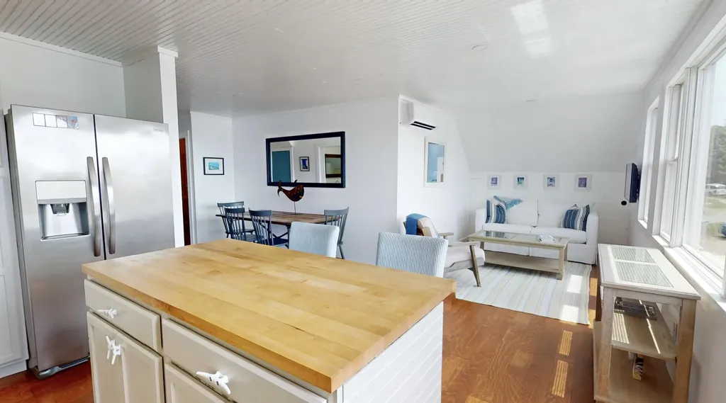 49 Main Vinalhaven ME 04863