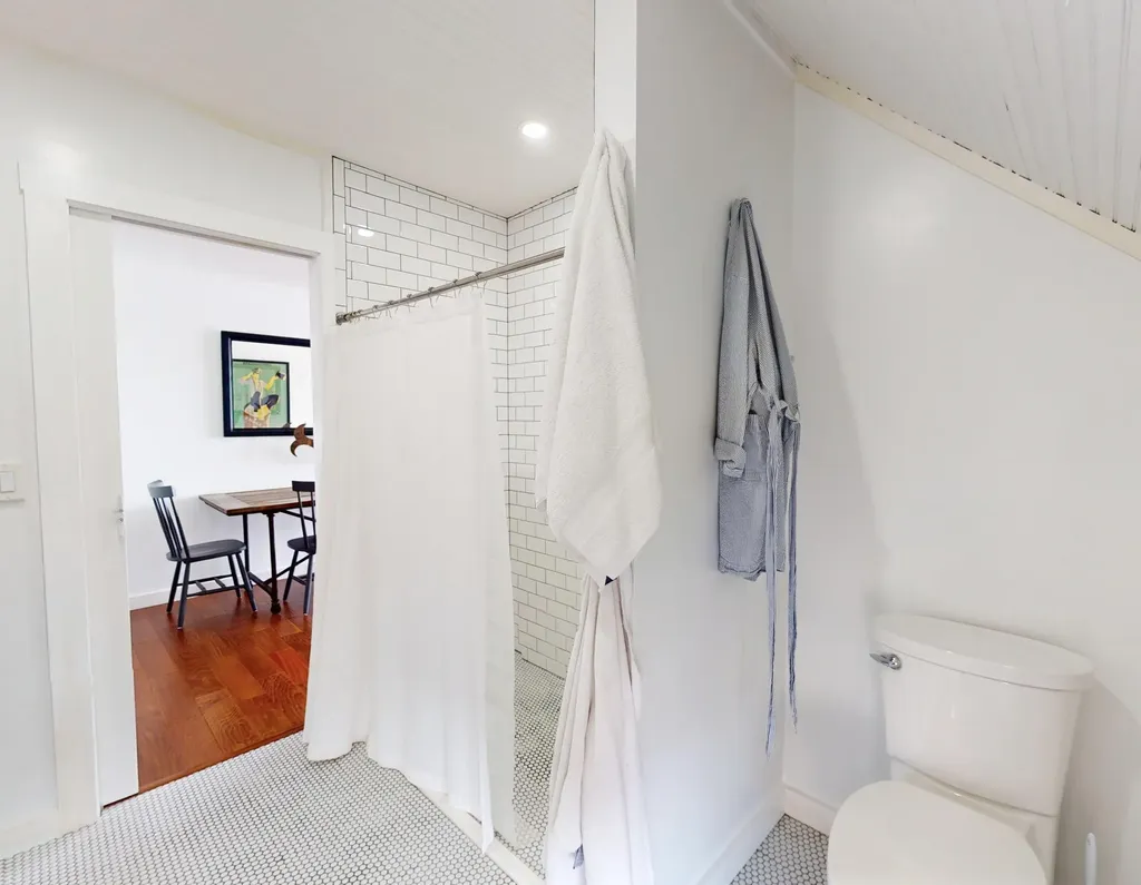 49 Main Vinalhaven ME 04863