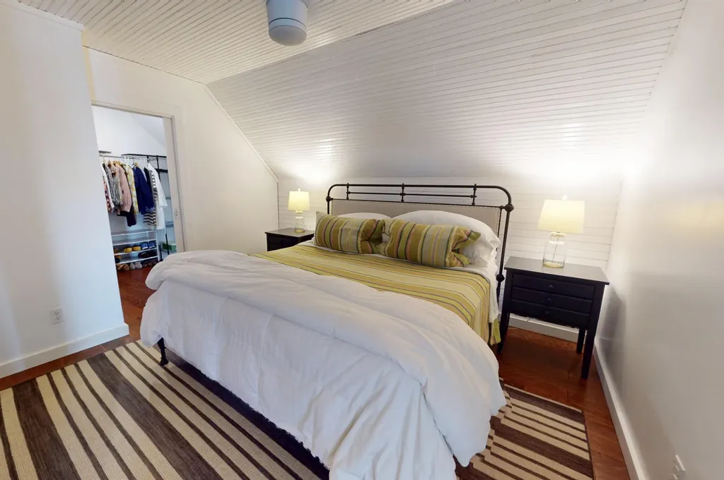 49 Main Vinalhaven ME 04863