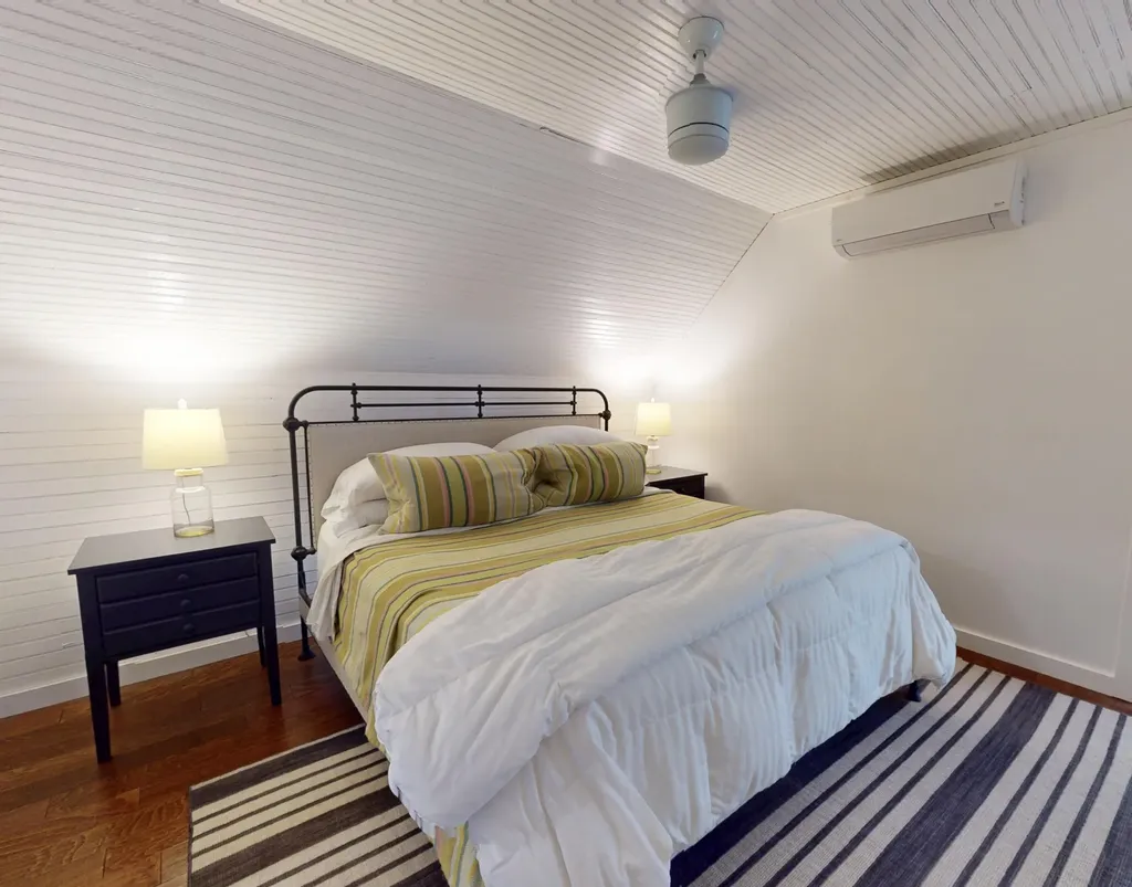 49 Main Vinalhaven ME 04863