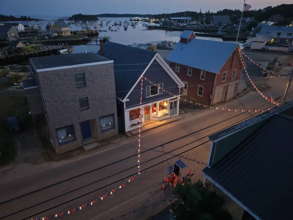 49 Main Vinalhaven ME 04863