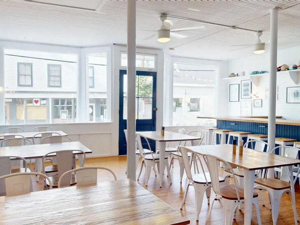 49 Main Vinalhaven ME 04863