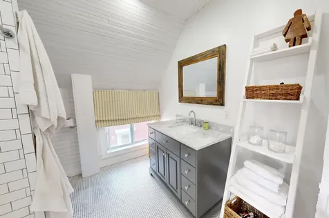 49 Main Vinalhaven ME 04863