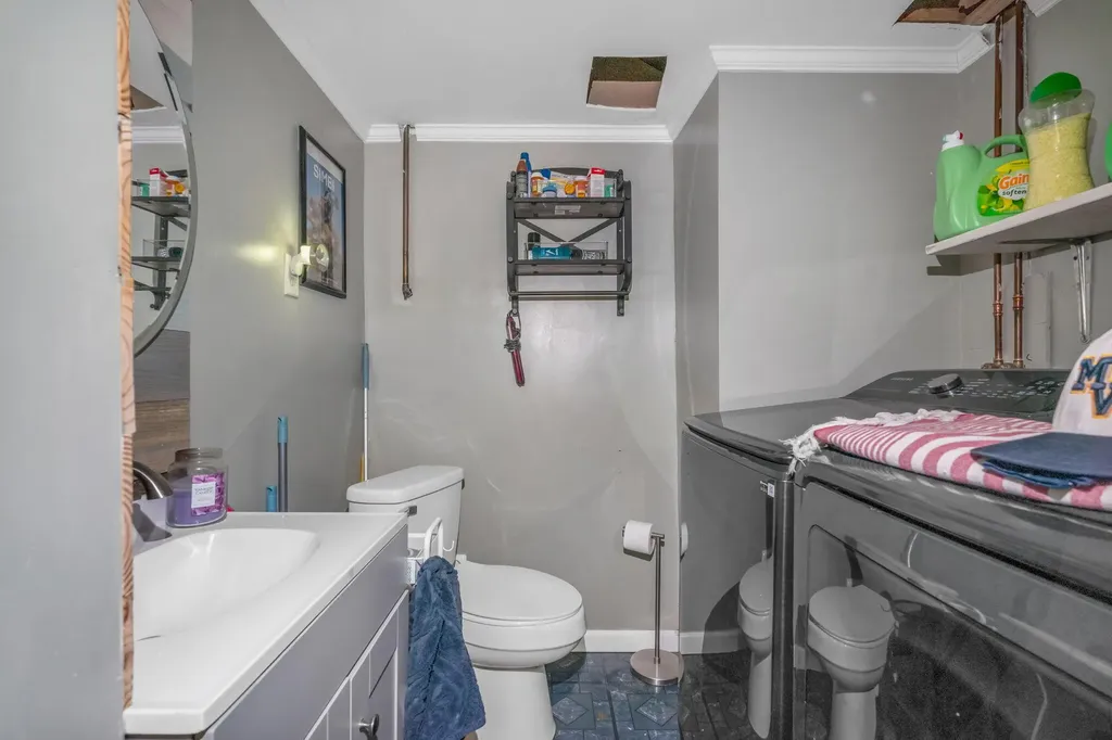 101 Booker Street Thomaston ME 04861