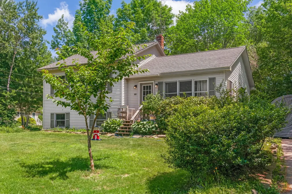 101 Booker Street Thomaston ME 04861