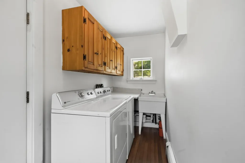 57 High Street Damariscotta ME 04543