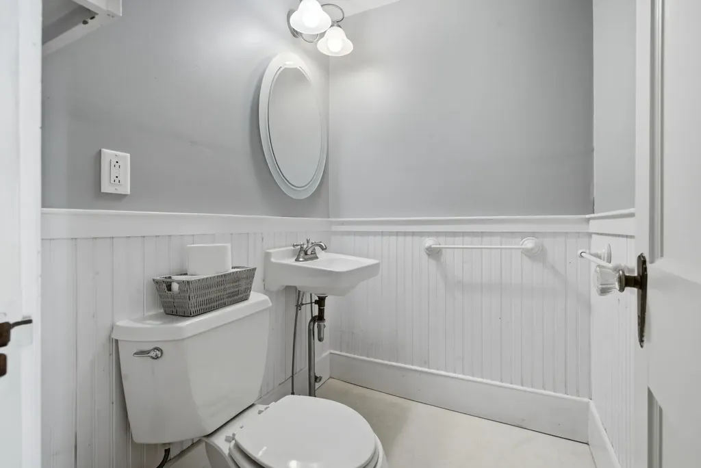 57 High Street Damariscotta ME 04543