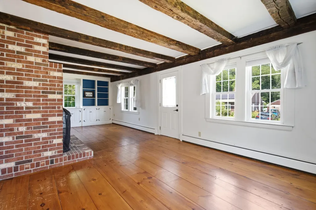 57 High Street Damariscotta ME 04543