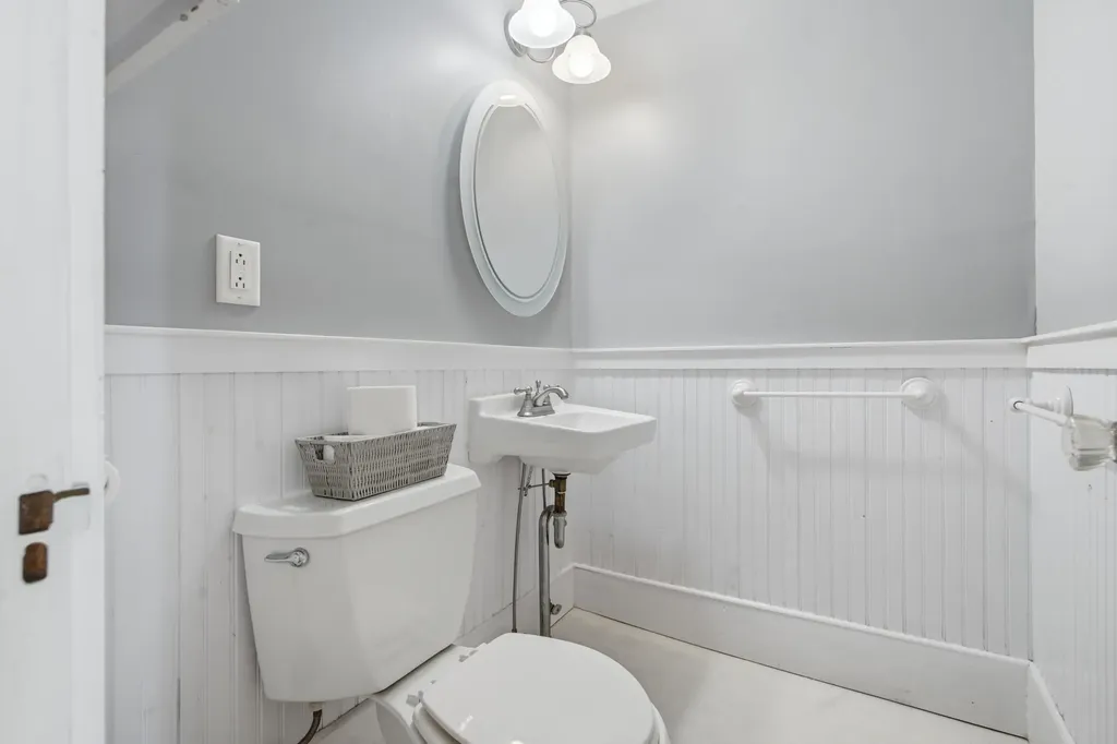 57 High Street Damariscotta ME 04543