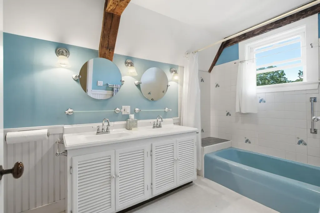 57 High Street Damariscotta ME 04543