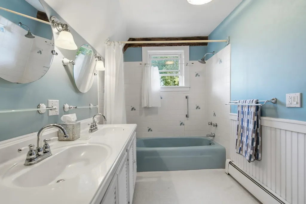 57 High Street Damariscotta ME 04543