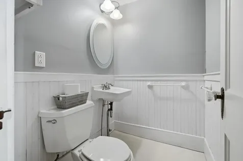 57 High Street Damariscotta ME 04543