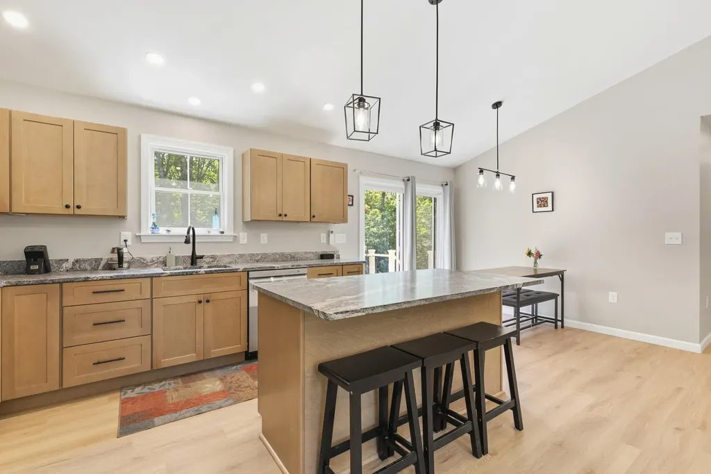 193 Dunton Road Naples ME 04055