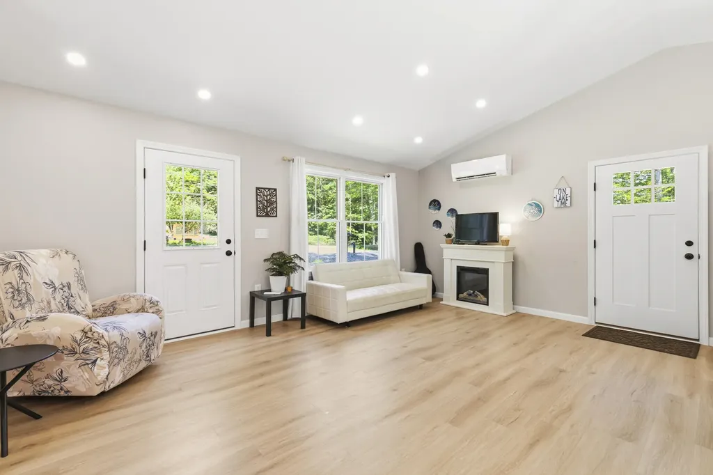 193 Dunton Road Naples ME 04055
