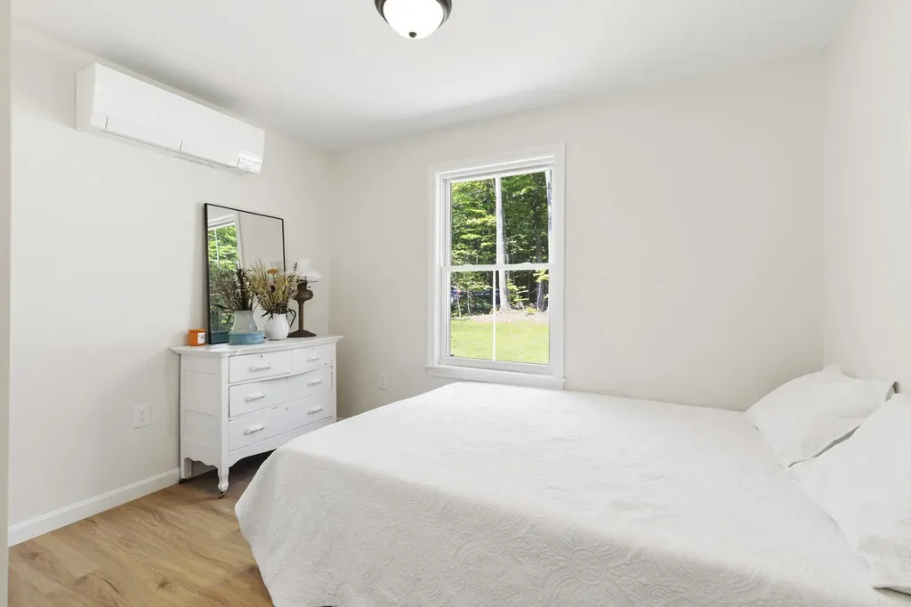 193 Dunton Road Naples ME 04055