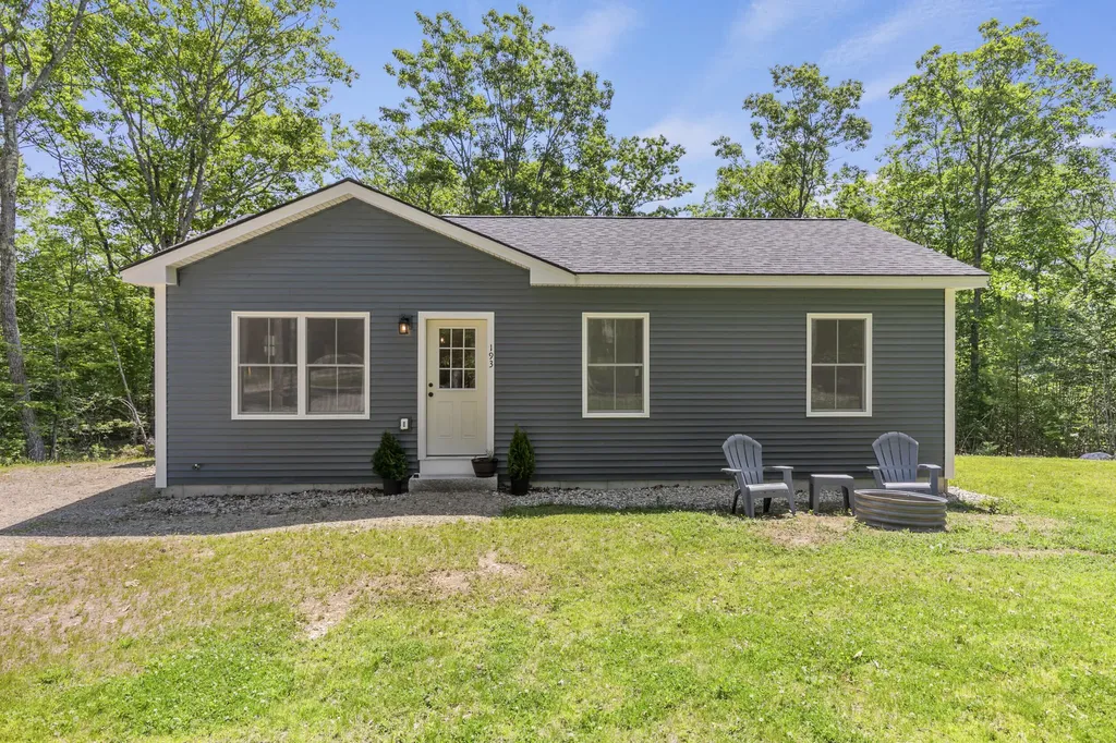 193 Dunton Road Naples ME 04055