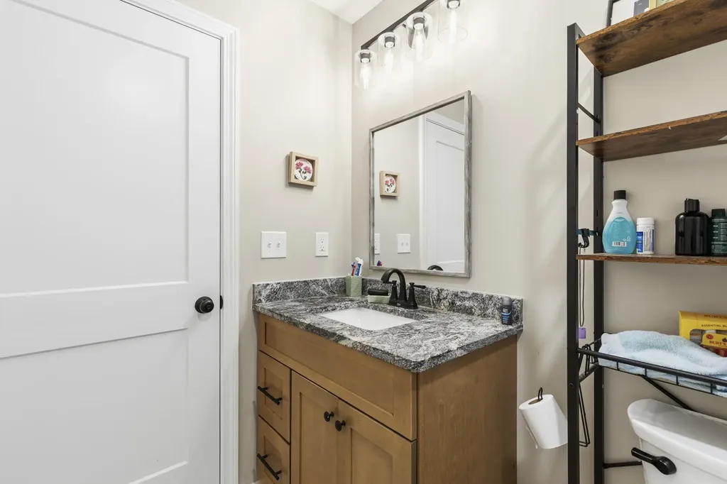193 Dunton Road Naples ME 04055
