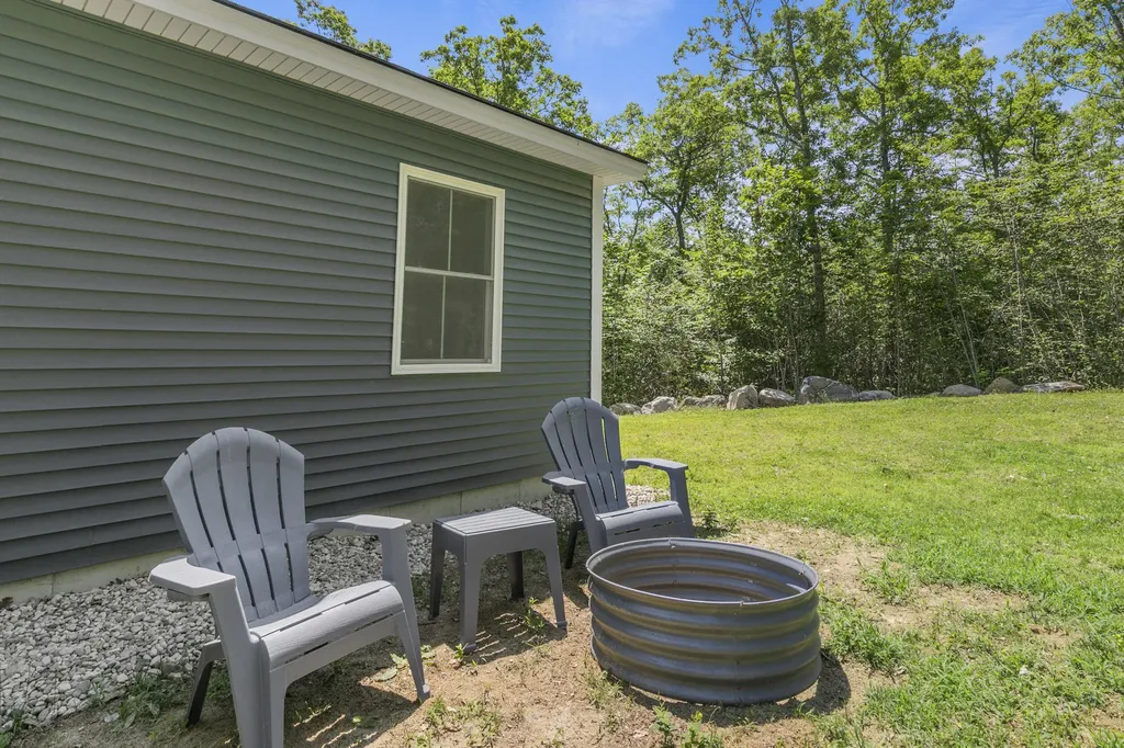 193 Dunton Road Naples ME 04055