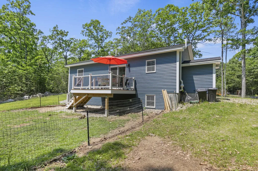 193 Dunton Road Naples ME 04055
