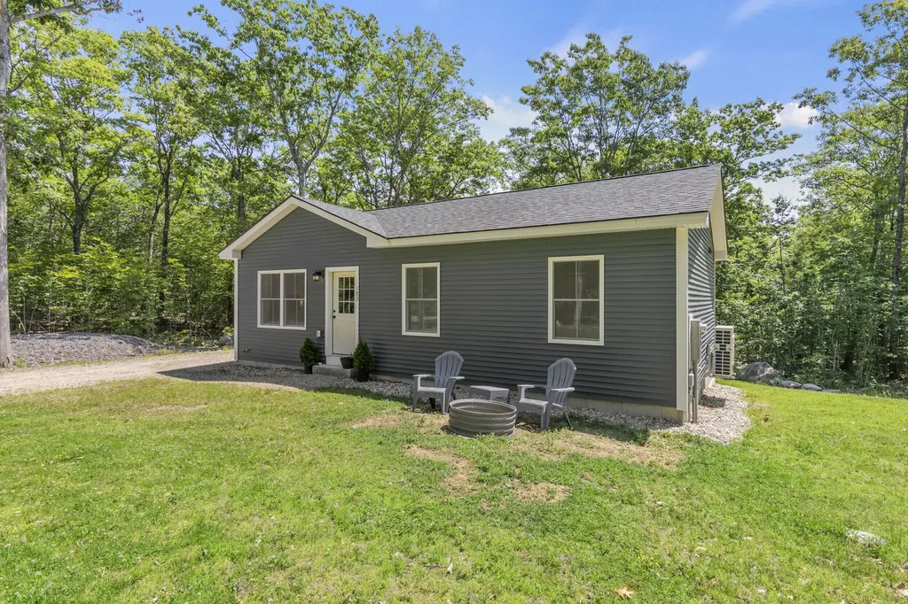 193 Dunton Road Naples ME 04055