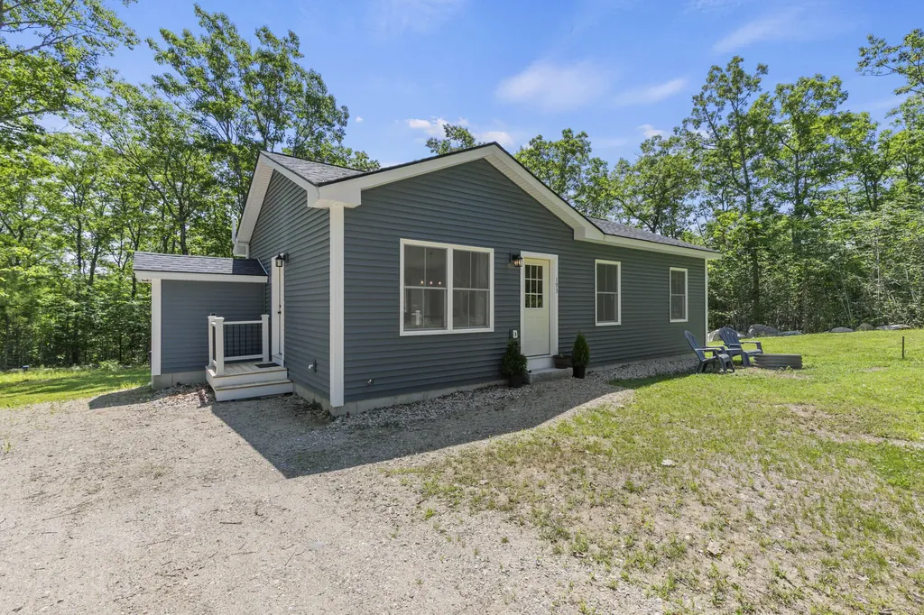 193 Dunton Road Naples ME 04055
