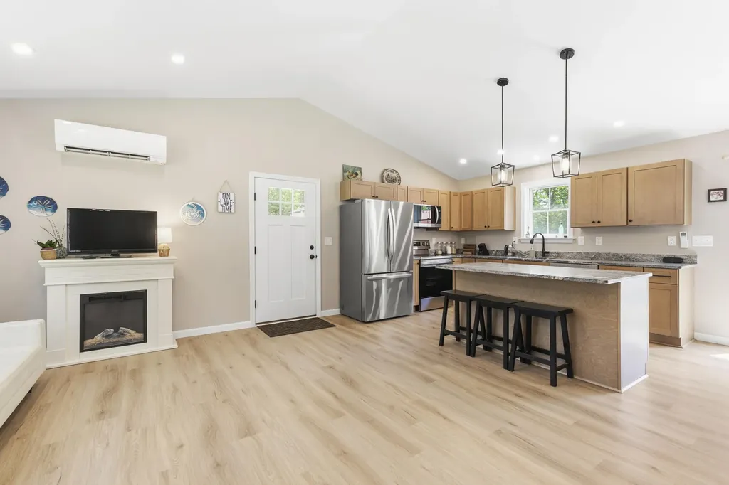 193 Dunton Road Naples ME 04055